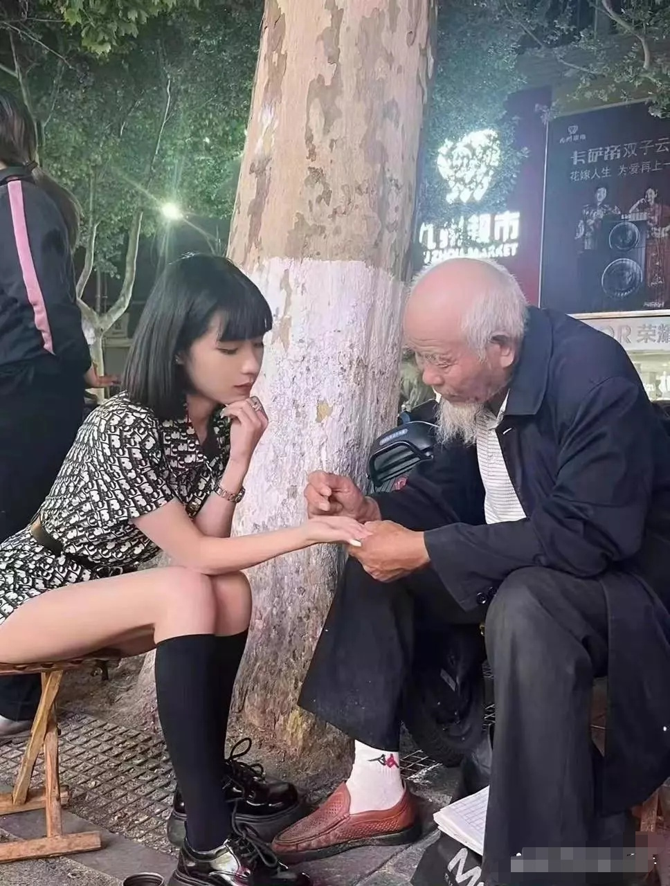 女孩算卦(女孩算卦 我如何搭讪)